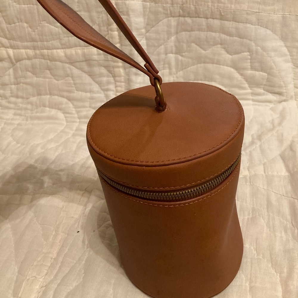 Like new Universal Thread bag - Picture 3 of 6